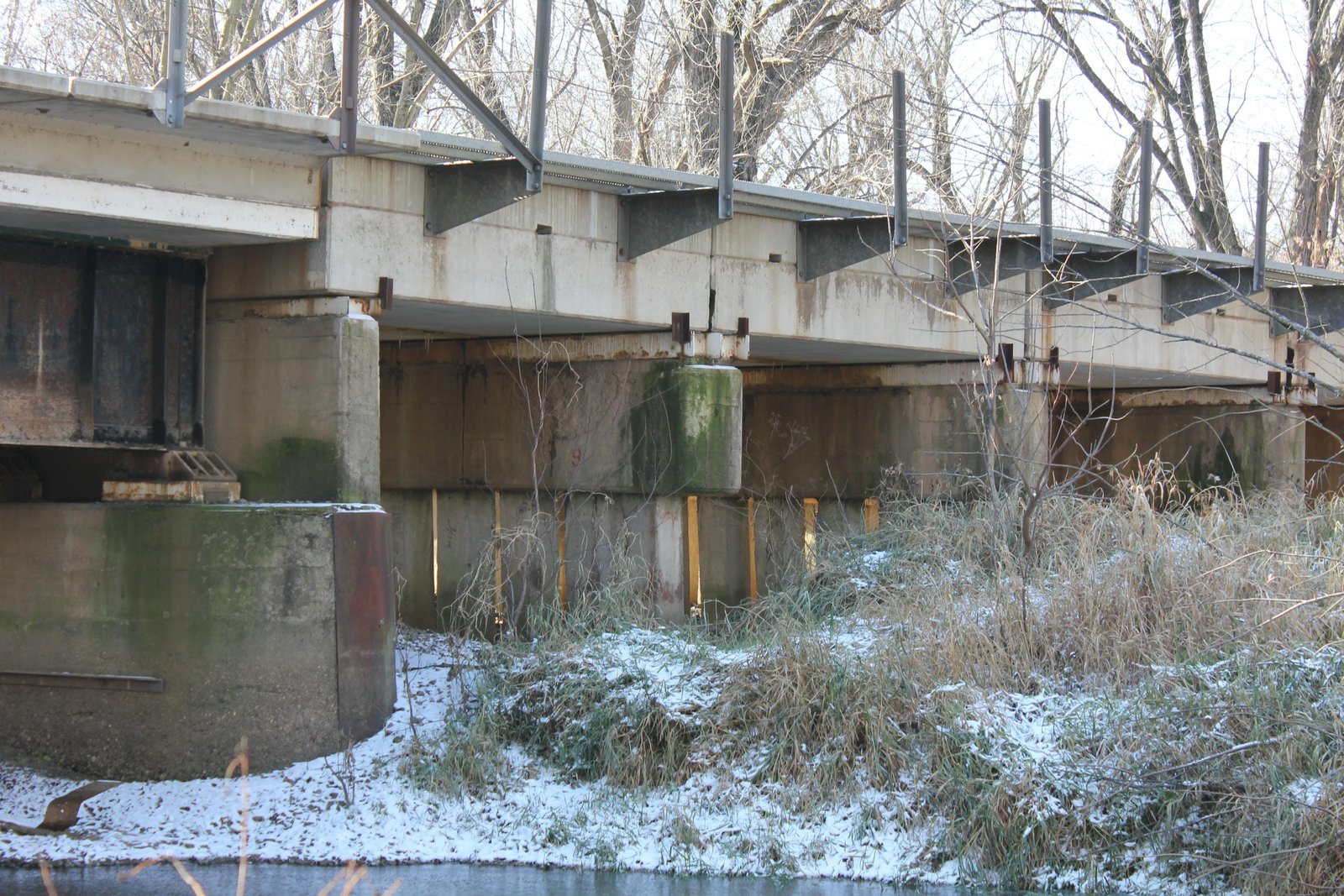 Typical approach slab